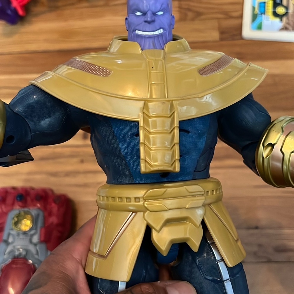 Marvel Avengers Thanos Gold and Blue Action Figure with Red Gauntlet - Picture 3 of 8